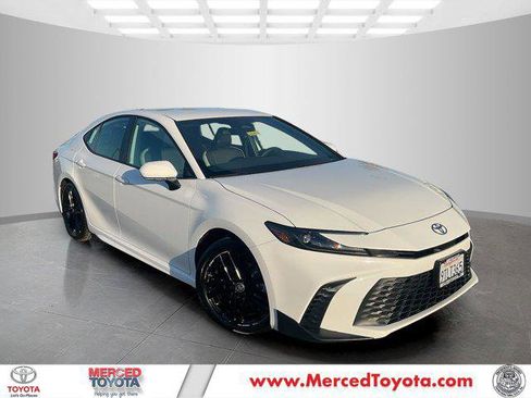 Certified 2025 Toyota Camry SE image 1