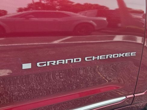 Used 2023 Jeep Grand Cherokee L Summit AWD/4WD image 11