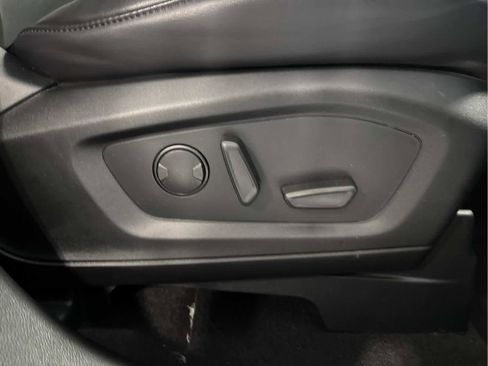 Used 2023 Ford Explorer XLT w/ Equipment Group 202A AWD/4WD image 46