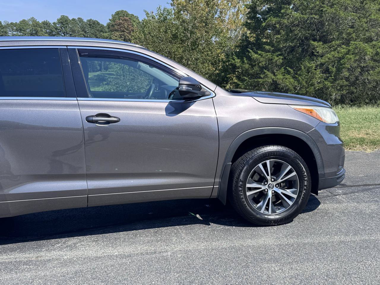 Used 2016 Toyota Highlander XLE AWD/4WD image 16