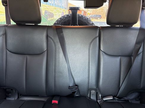 Used 2017 Jeep Wrangler Unlimited Sahara image 17