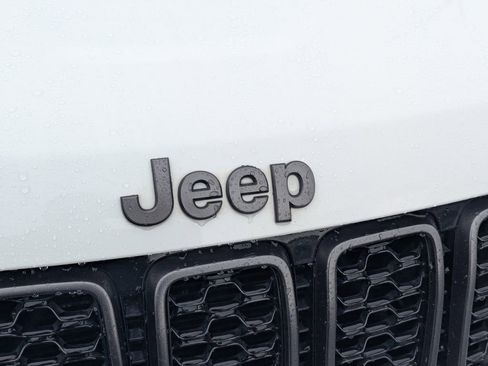 Used 2018 Jeep Grand Cherokee High Altitude AWD/4WD image 11