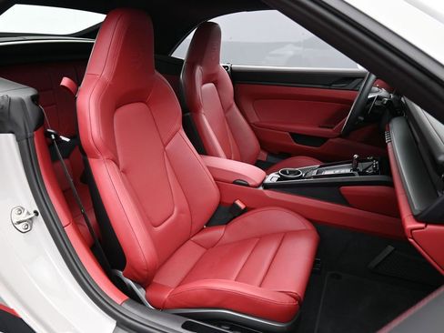 Certified 2024 Porsche 911 Carrera GTS RWD image 28