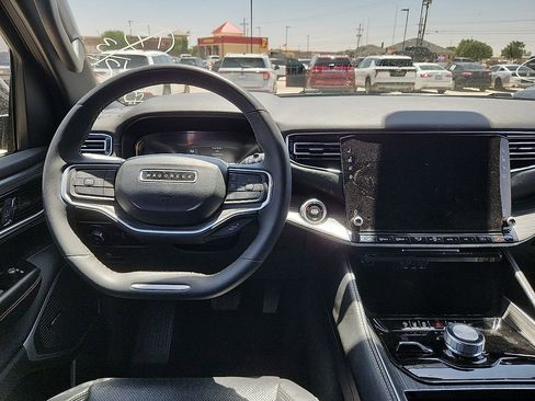 Used 2024 Jeep Wagoneer Series II w/ Flexible Seating Group AWD/4WD image 7