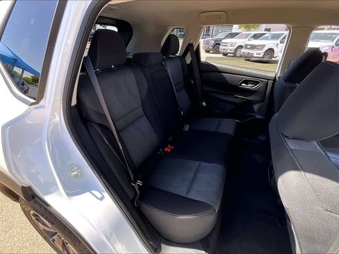 Used 2025 Nissan Rogue SV FWD image 18
