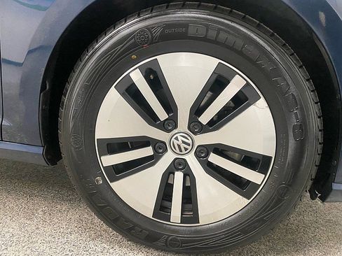 Used 2016 Volkswagen e-Golf SE w/ DC Fast Charging Package image 26