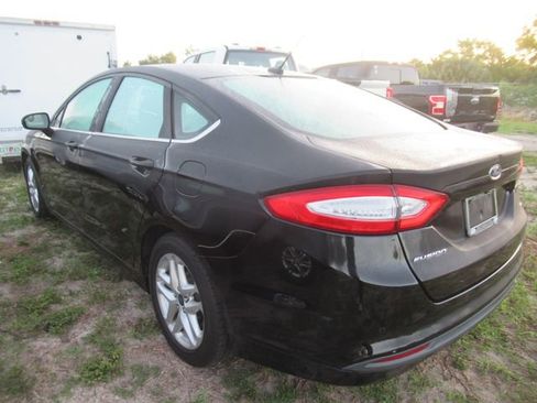 Used 2016 Ford Fusion SE FWD image 4