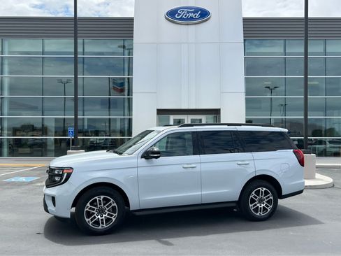 Certified 2025 Ford Expedition Active AWD/4WD image 1