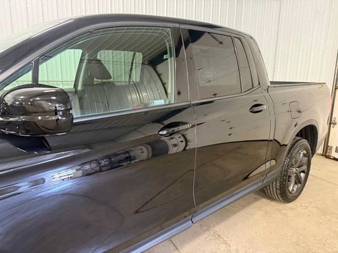 Used 2023 Honda Ridgeline Sport image 7