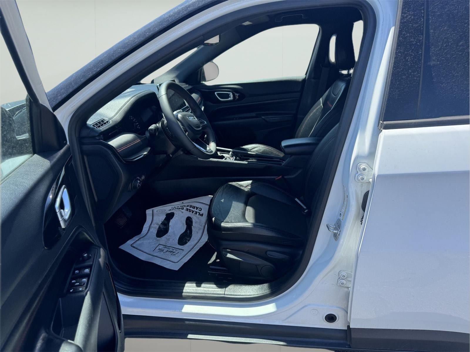 Used 2025 Jeep Compass Trailhawk AWD/4WD image 9
