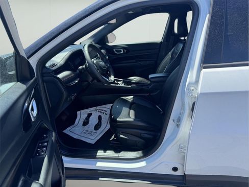 Used 2025 Jeep Compass Trailhawk AWD/4WD image 9