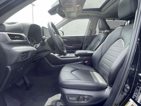 Used 2023 Toyota Highlander XLE image 50