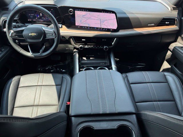 Used 2025 Chevrolet Suburban High Country AWD/4WD image 13
