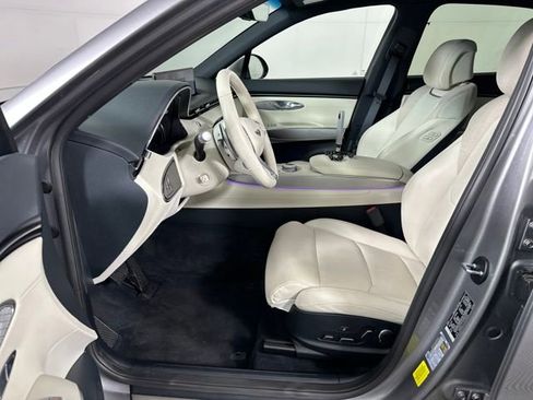 Used 2023 Genesis Electrified GV70 Advanced image 11