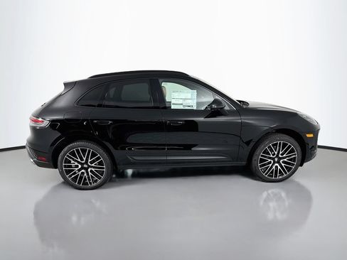 Certified 2026 Porsche Macan AWD/4WD image 8
