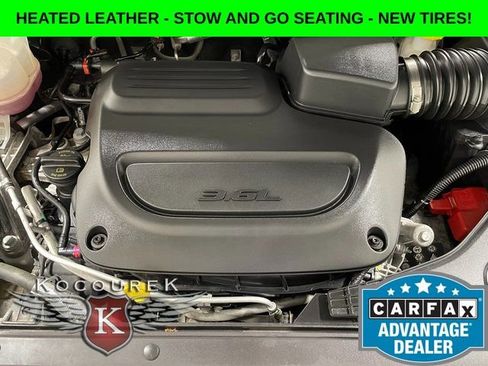 Used 2024 Chrysler Pacifica Touring-L FWD image 23