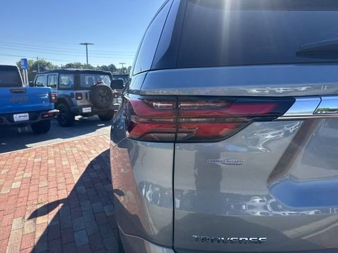Used 2023 Chevrolet Traverse High Country FWD image 10