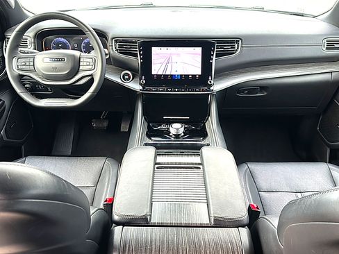 Used 2024 Jeep Wagoneer L Series II image 21