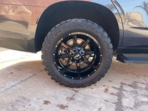 Used 2022 Chevrolet Tahoe Z71 w/ Z71 Off-Road Package image 11