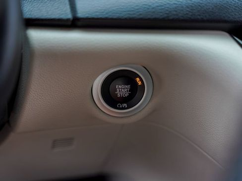 Used 2018 Chrysler Pacifica Touring-L Plus FWD image 40