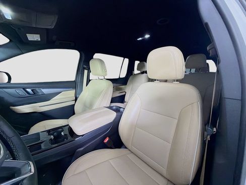 Used 2025 Buick Enclave Preferred FWD image 12