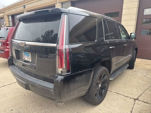 Used 2015 Cadillac Escalade Luxury image 5