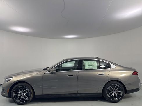 New 2026 BMW 530i xDrive AWD/4WD image 4