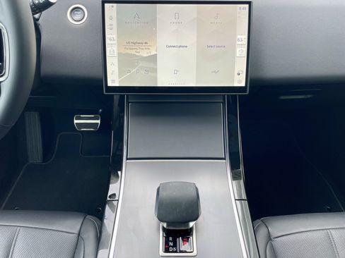 Certified 2025 Land Rover Range Rover Evoque Dynamic SE AWD/4WD image 19