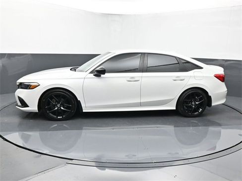 Used 2023 Honda Civic Sport image 2