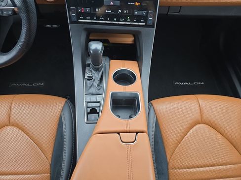 Used 2021 Toyota Avalon Touring w/ Advanced Safety Package image 20