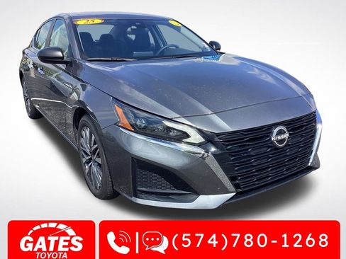 Used 2025 Nissan Altima 2.5 SV FWD image 1