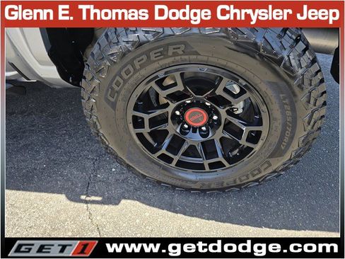 Used 2025 Toyota Tacoma SR5 AWD/4WD image 38