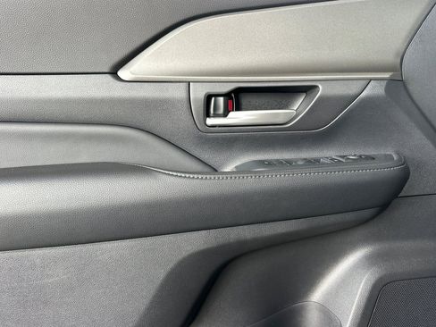 Certified 2025 Toyota Grand Highlander AWD image 13