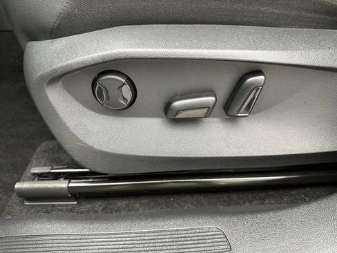 Certified 2024 Volkswagen Tiguan SE image 13