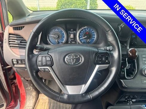 Used 2017 Toyota Sienna Limited Premium AWD/4WD image 7