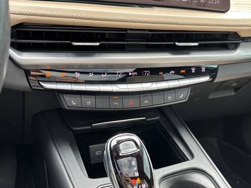 Used 2024 Cadillac XT4 Premium Luxury FWD image 13