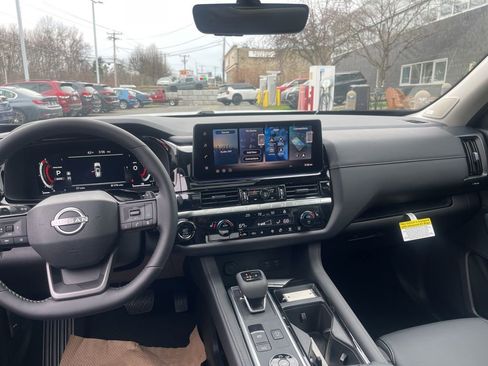 New 2026 Nissan Pathfinder SL image 13