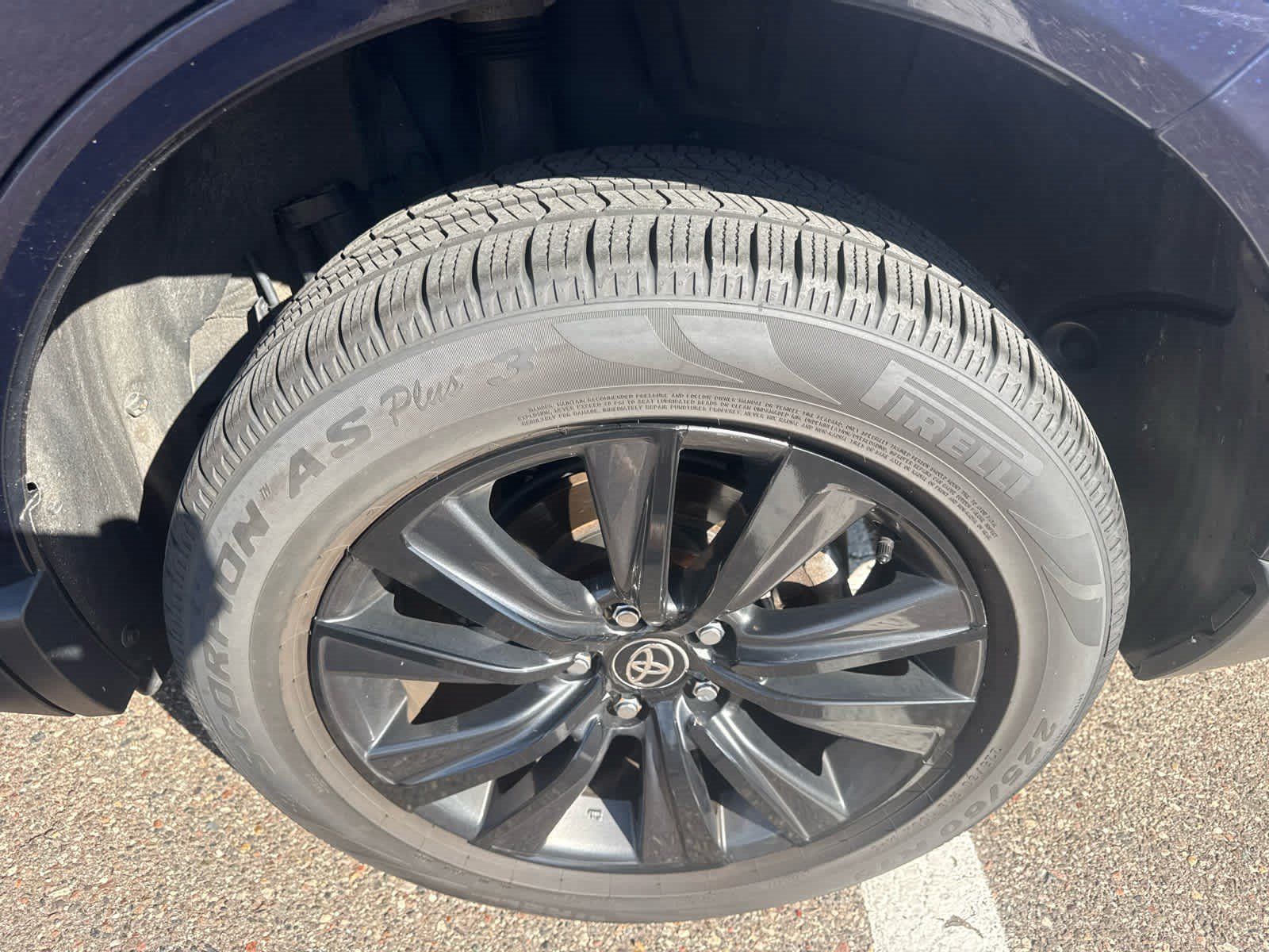 Used 2021 Toyota Venza LE w/ Carpet Mat Package (TMS) AWD/4WD image 8