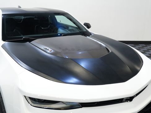 Used 2018 Chevrolet Camaro ZL1 RWD image 12