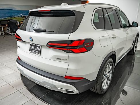 New 2026 BMW X5 xDrive40i w/ Climate Comfort Package AWD/4WD image 16