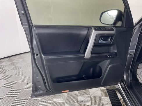Used 2017 Toyota 4Runner Limited AWD/4WD image 19