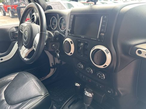 Used 2014 Jeep Wrangler Unlimited Sahara AWD/4WD image 19