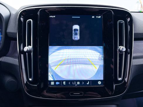 Used 2023 Volvo C40 P8 Recharge Ultimate image 8