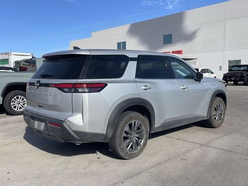 Used 2024 Nissan Pathfinder S image 2