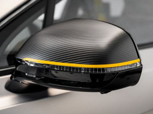 Used 2025 Bentley Bentayga image 16