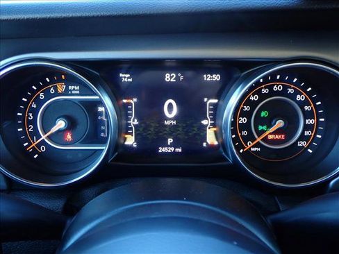 Used 2021 Jeep Gladiator Willys image 22