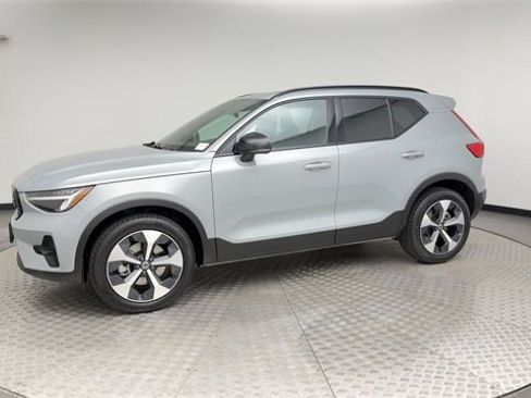 Certified 2025 Volvo XC40 B5 Plus image 6