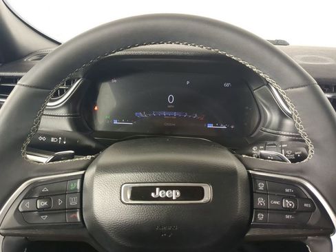 Used 2024 Jeep Grand Cherokee L Laredo image 32