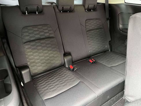 Used 2025 Nissan Pathfinder S FWD image 10