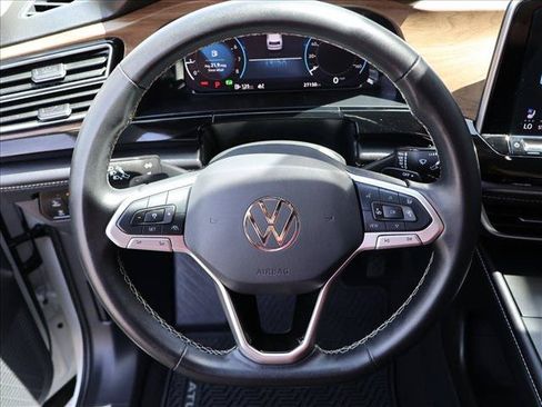 Used 2024 Volkswagen Atlas SE FWD image 13